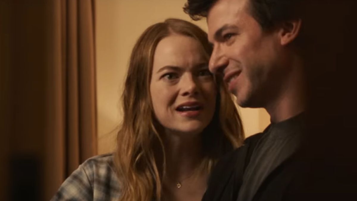 Emma Stone i Nathan Fielder w serialu "The Curse"