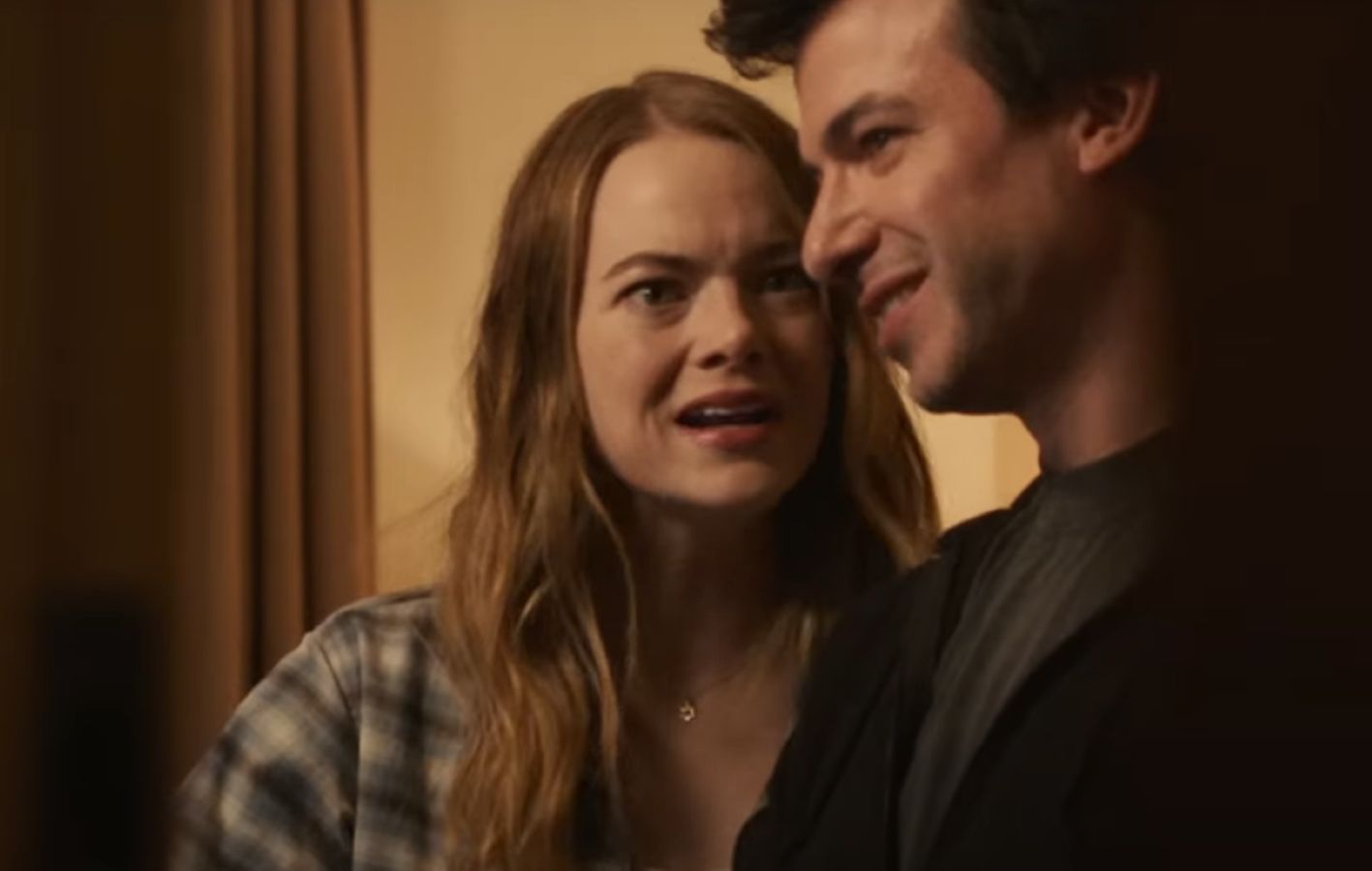 Emma Stone i Nathan Fielder w serialu "The Curse"
