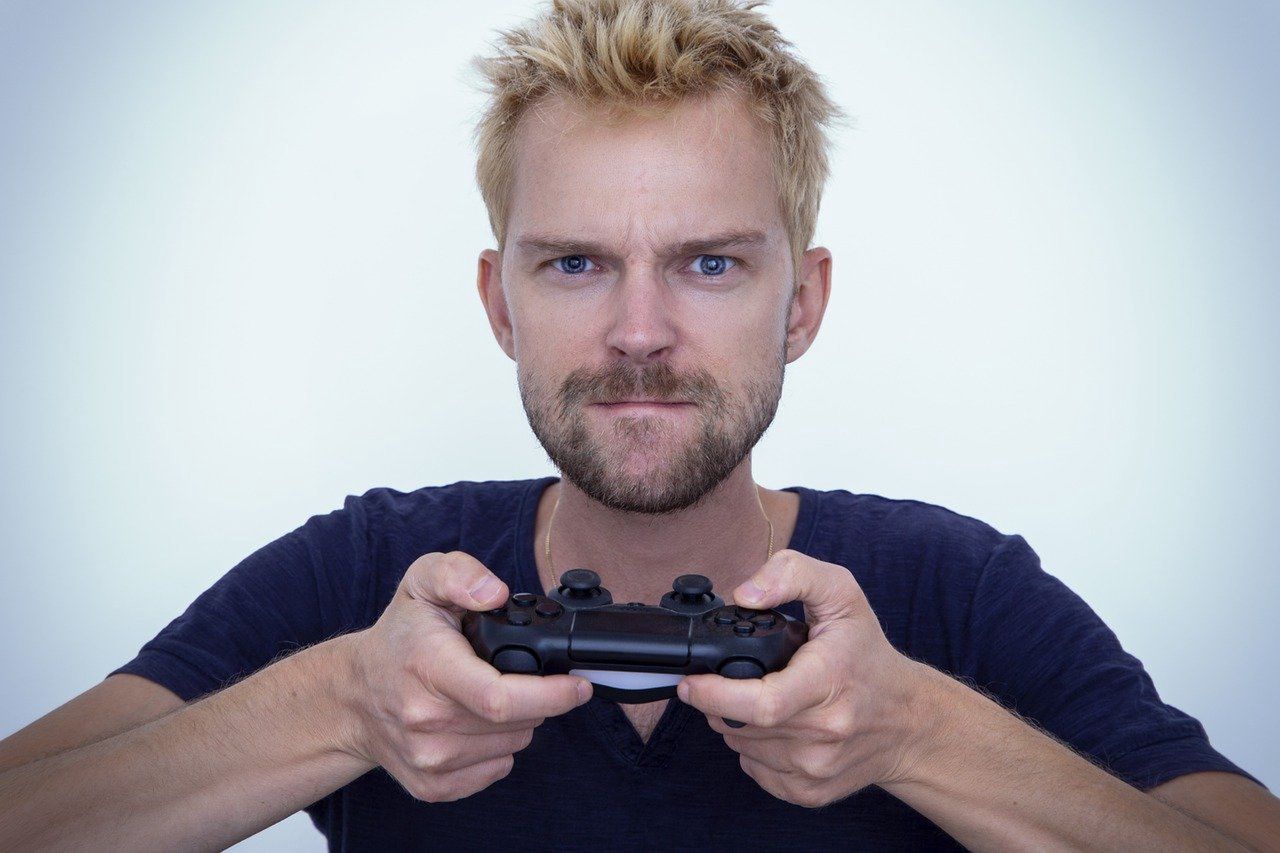 Co wyróżnia konsole ps5 i xbox series x?