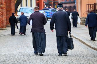 Duchowni zyskają na podwyżce pensji minimalnej. Chodzi o ok. 23 tys. osób