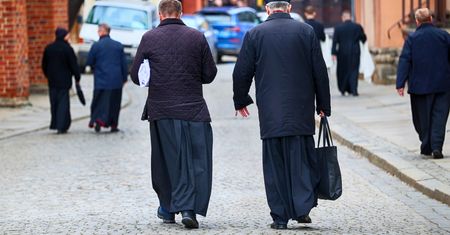Duchowni zyskają na podwyżce pensji minimalnej. Chodzi o ok. 23 tys. osób