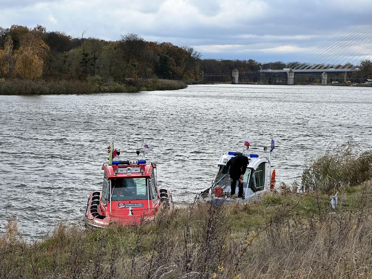 Sześć jednostek szukało dwóch młodych mężczyzn, którzy poszli na spacer. Szczęśliwy finał akcji WOPR-u i policji na Jeziorze Nyskim
