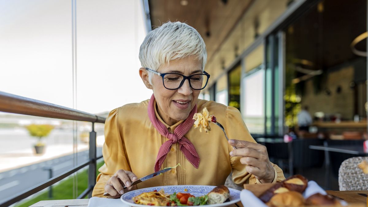 Mature Business Woman having lunch in a restaurant
Mature Businesswoman Having Working Lunch. Business people at lunch
RealPeopleGroup