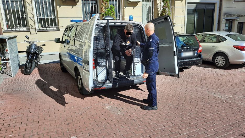 Warszawa. Mężczyzna podejrzany o posiadanie i udzielanie narkotyków