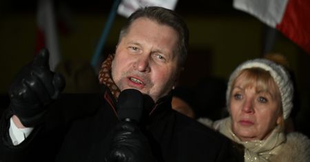 Czarnek pod bramami wiezienia. Chce bronić skazanych kolegów