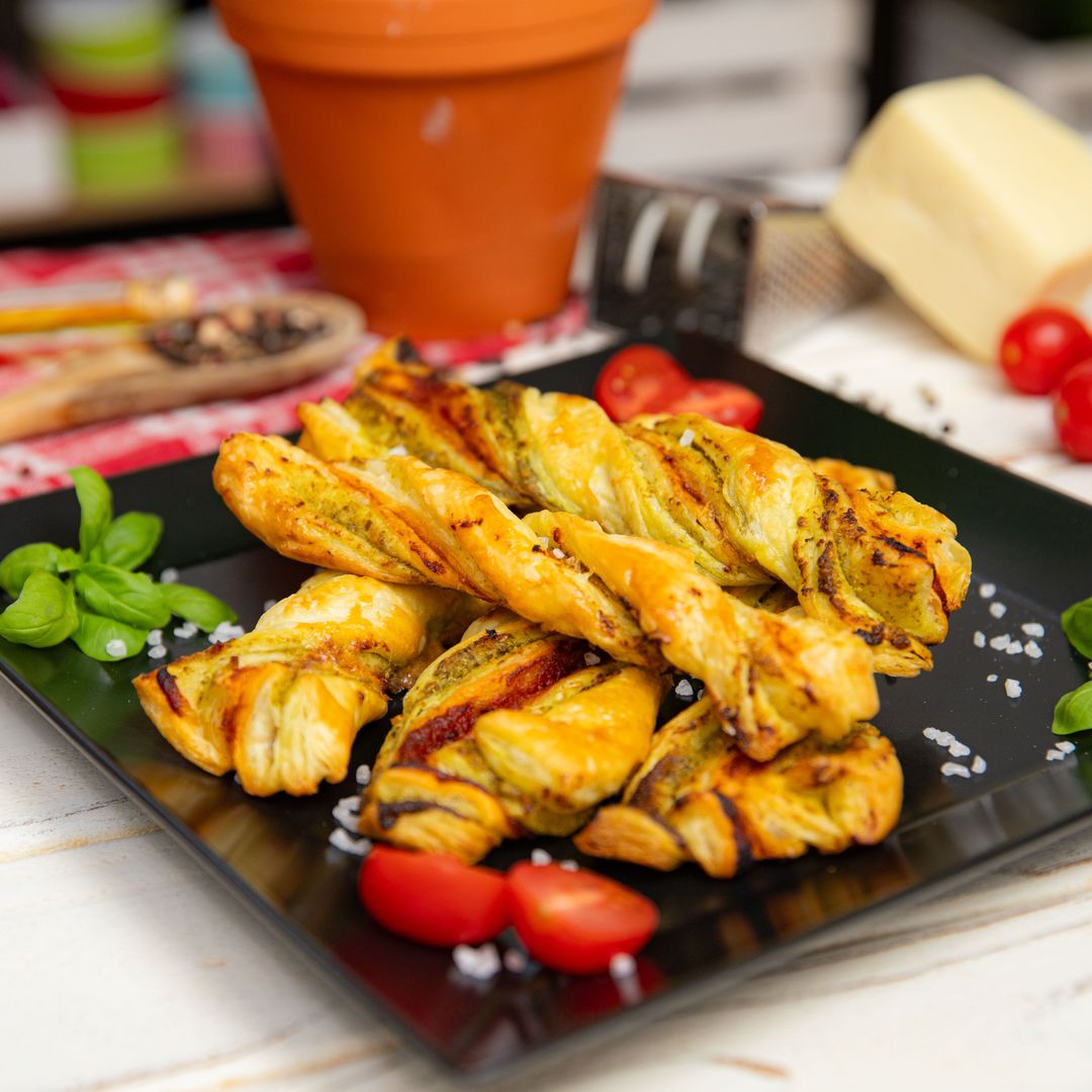 Paluchy z ciasta francuskiego z pesto- Pyszności