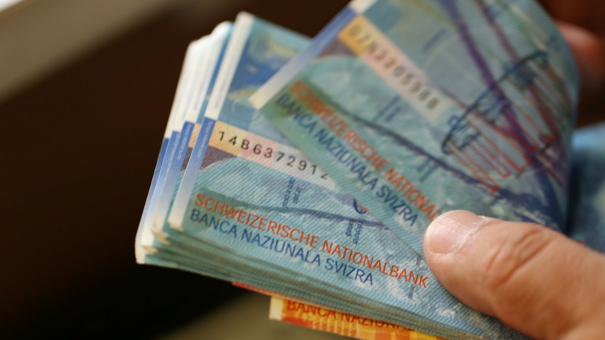 reporter9_baza05.07.2018 Zielona Gora Pieniadze banknoty N/z Franki szwajcarskie frank szwajcarski   fot. Piotr Jedzura/REPORTERPiotr Jedzura/REPORTER