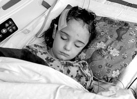 Myśleli, że to zapalenie ucha. 5-latka zmarła na guza mózgu
