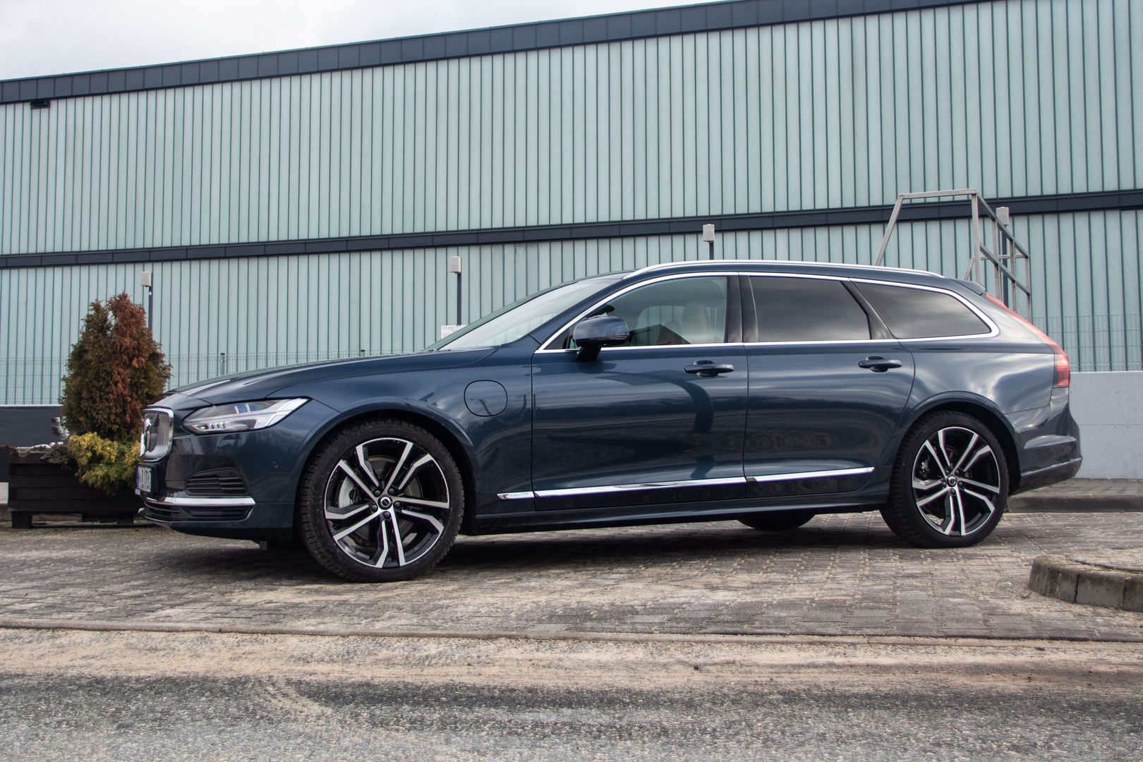 Volvo V90 T8
