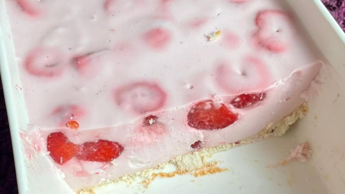 Prosty deser z truskawkami z przepisu babci