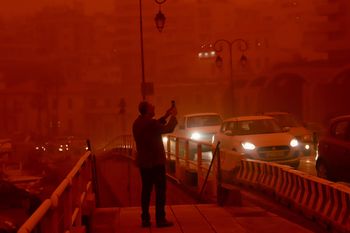 Niebo na Krecie zmieniło kolor. Paraliż w Grecji po uderzeniu niżu Erminio