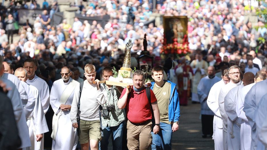 Pielgrzymka mężczyzn i młodzieńców do Matki Bożej Piekarskiej