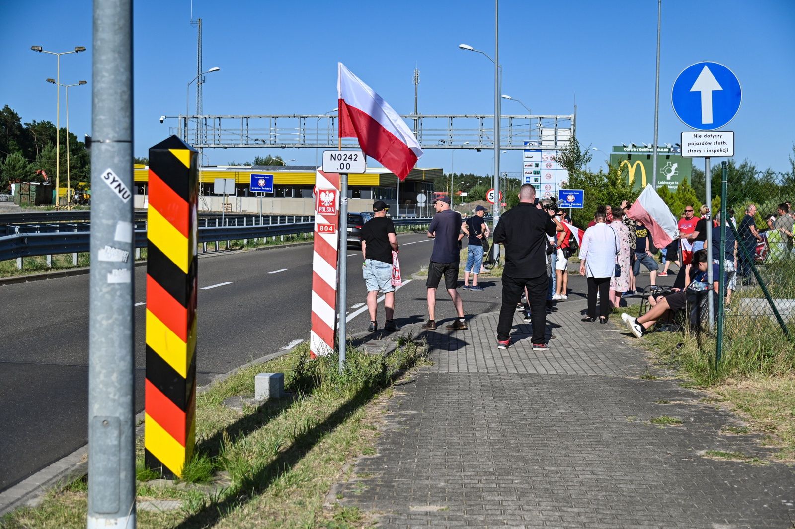 Uczestnicy zgromadzenia
Marcin Bielecki
granica, granica polsko-niemiecka, odsy�anie imigrant�w, W Obronie Polskich Granic, zgromadzenie