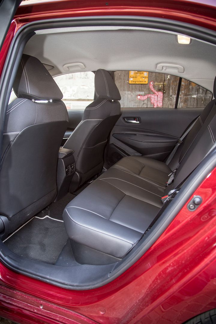 Toyota Corolla sedan 1.8 Hybrid (2019) (fot. Mateusz Żuchowski)
