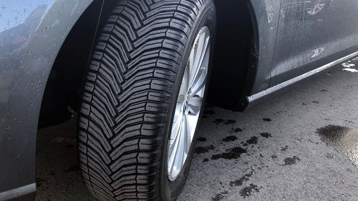 Opony całoroczne z każdym rokiem cieszą się coraz większym wzięciem.