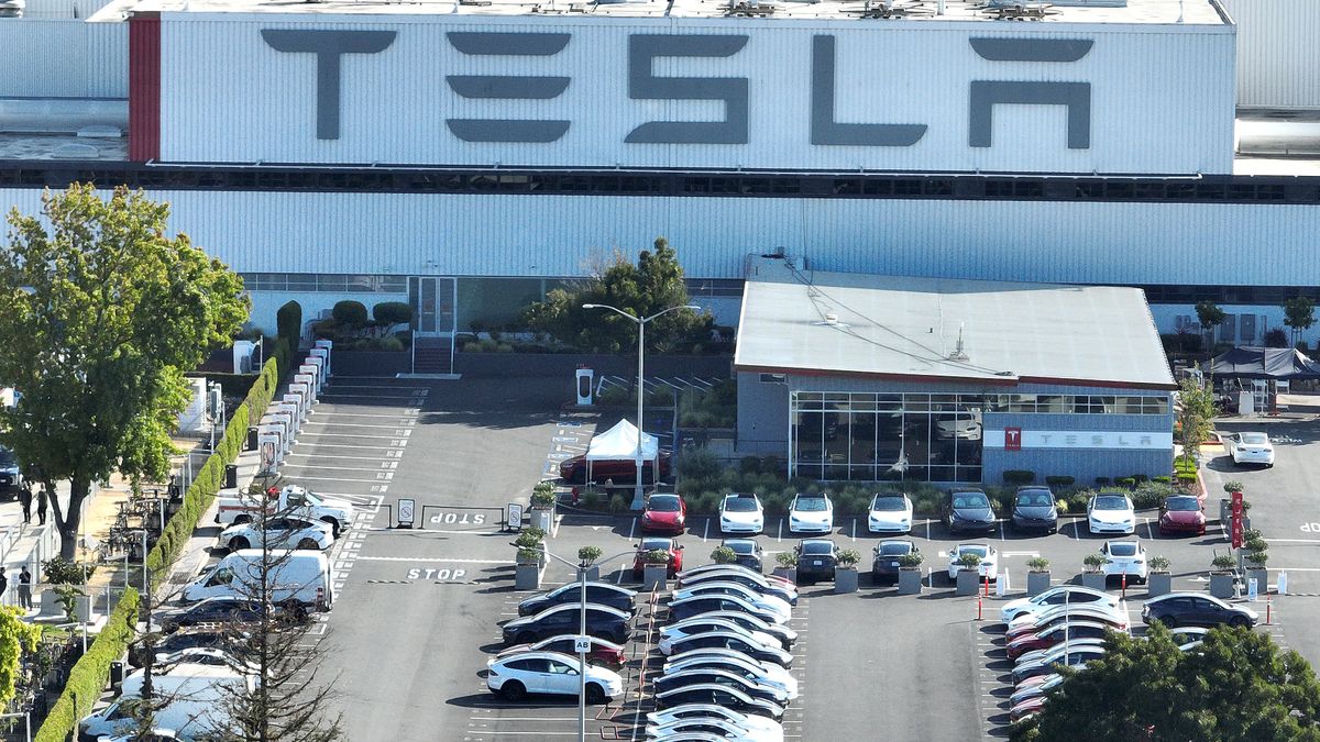 FREMONT, CALIFORNIA - SEPTEMBER 18: In an aerial view, the exterior of the Tesla automotive company manufacturing facility is seen on September 18, 2023 in Fremont, California. Israeli Prime Minister Benjamin Netanyahu is visiting the Tesla manufacturing facility with CEO Elon Musk and other tech firms in Silicon Valley. Netanyahu will travel to New York to speak at the U.N. General Assembly and meet with U.S. President Joe Biden later in the week. (Photo by Justin Sullivan/Getty Images)