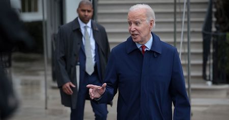 Joe Biden nie przyjedzie na koronację króla Karola. Ma uraz do monarchii?