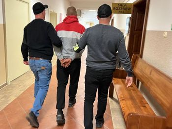 Seryjny włamywacz z Koszalina zatrzymany. Okradł 10 firm