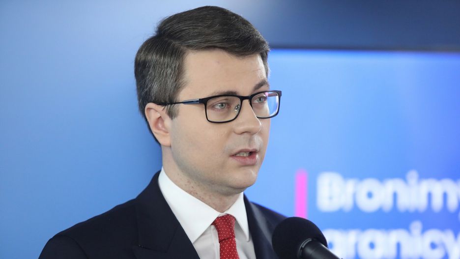Centrum Prasowe na polsko-bia?oruskiej granicy03.12.2021 Poplawce Centrum Prasowe na polsko bialoruskiej granicy Konferencja prasowa N/z rzecznik rzadu Piotr Muller Fot. Stefan Maszewski/REPORTERStefan Maszewski/REPORTER