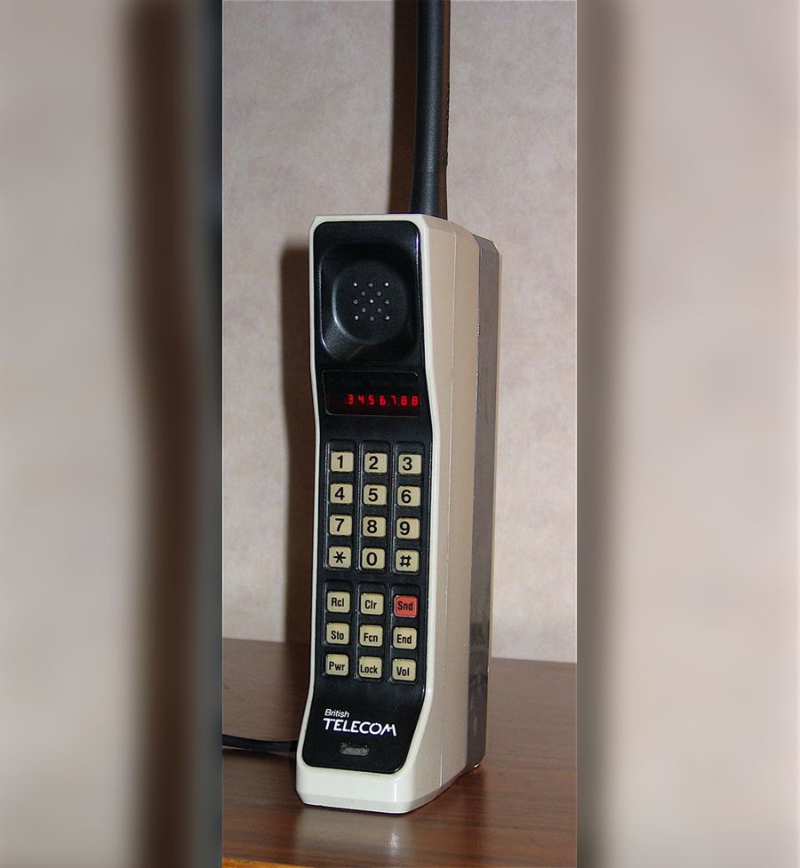 Telefony komórkowe kończą 46 lat. Tak wyglądał pierwszy z nich [aktualizacja] 2
