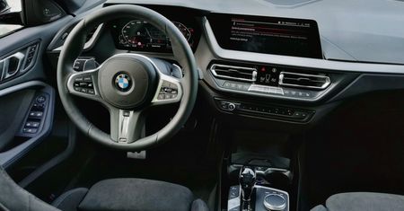 BMW M235i Gran Coupe: Aplikacja BMW Connected, system info-rozrywki i audio Harman Kardon
