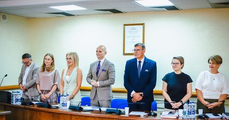 Podwyżki dla rodzin zastępczych i pomoc dla OSP. Za nami XXIII sesja Rady Powiatu Płockiego
