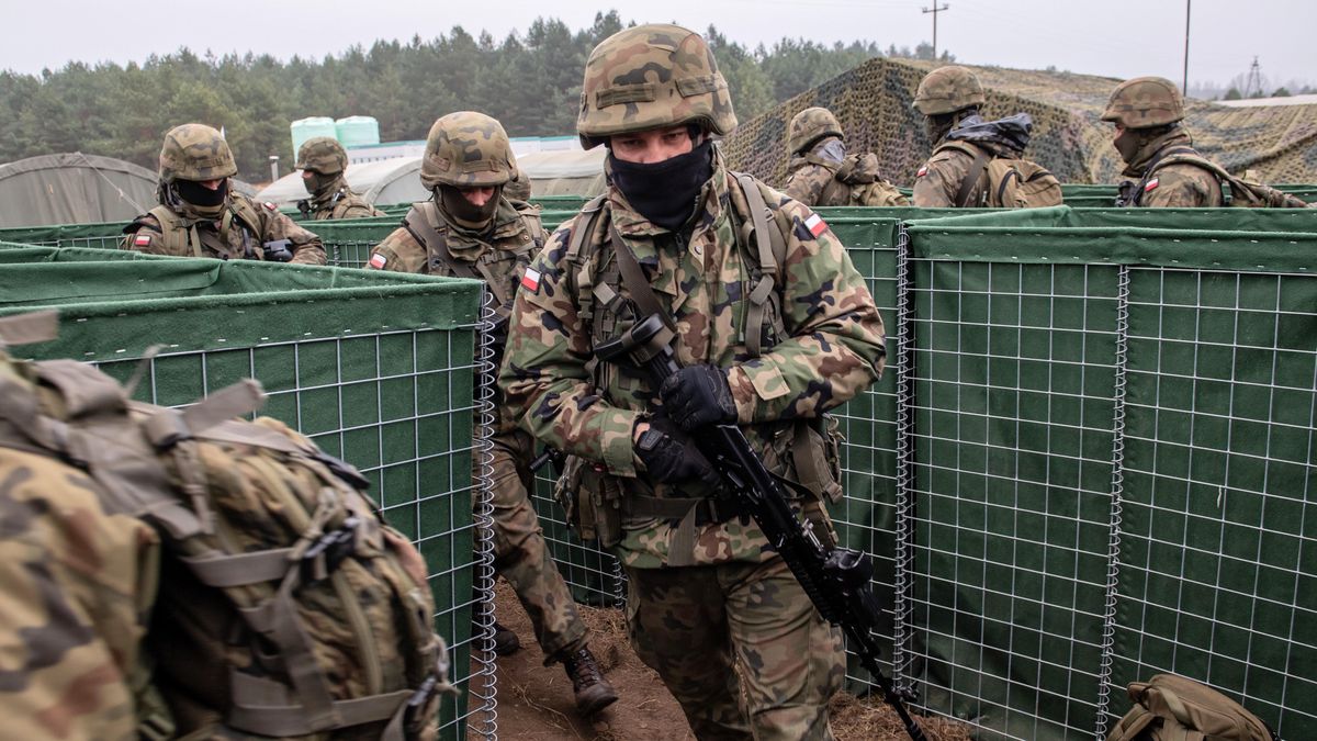 baza wojskowaLubelskie, 10.12.2021. Na zdj�ciu z 17.11.2021 jedna z baz wojskowych blisko granicy z Bia�orusi�. (sko) PAP/Wojtek Jargi�oWojtek Jargi�obaza, baza wojskowa, granica, kryzys migracyjny, migracja, polska, polsko-bia�oruska, sytuacja na granicy, Unii Europejskiej, wojsko, wschodnia, �o�nierz, �o�nierze