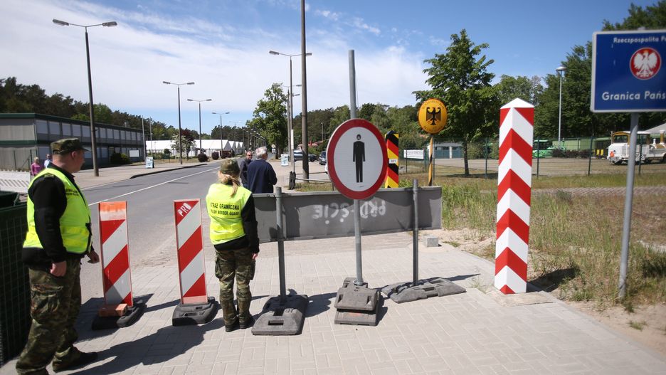 Koronawirus w Polsce i na świecie. Komisja Europejska chce pełnego otwarcia granic w strefie Schengen