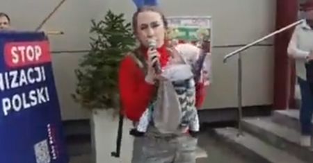Konfederacja pod sklepem. "Biedne dziecko musi słuchać takich głupot"