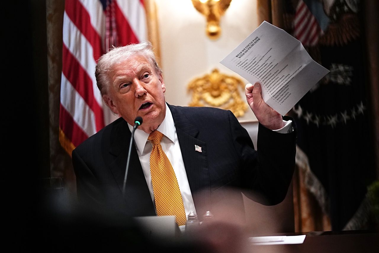 "Każdy dostanie 2 tys. dol." Trump obiecuje "dywidendę" z ceł dla Amerykanów