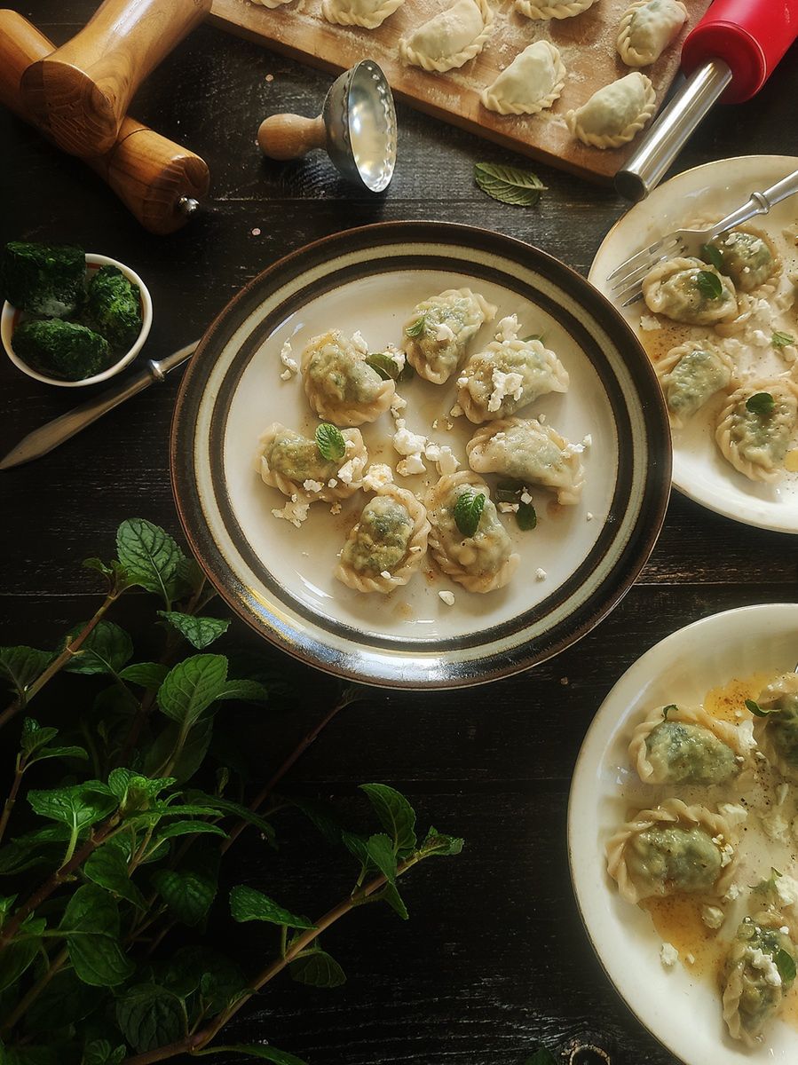 Pierogi z mięsem, szpinakiem i serem feta
