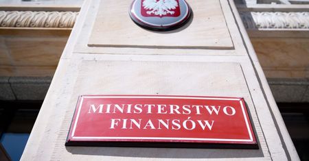 Resort finansów nie chce ujawnić zarobków. "Powinny być udostępniane"