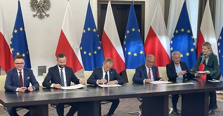 Umowa koalicyjna podpisana. "Możemy przekazać dobrą nowinę"