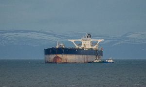 Przewozi 730 tys. baryłek ropy. Rosyjski tankowiec wysłał komunikat