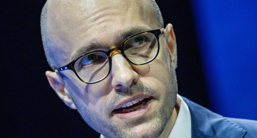 Szef "New York Timesa" z mocnym wystąpieniem o AI. Dostał "owację godną opery"