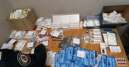 Chciała wwieźć do Polski pół tysiąca strzykawek. Wpadła na granicy