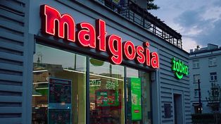 Warszawa: Historyczny neon znów zdobi centralny plac Żoliborza