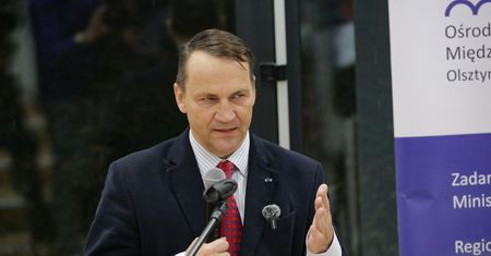 Sikorski odpowiedział Zełenskiemu. "Więcej niż jakikolwiek inny kraj"