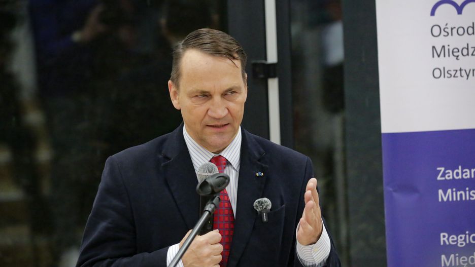 Olsztyn, 31.10.2024. Minister Spraw Zagranicznych Radosław Sikorski podczas wykładu otwartego w Auli Dużej Wydziału Prawa i Administracji Uniwersytetu Warmińsko-Mazurskiego w Olsztynie, 31 bm. (jm) PAP/Tomasz Waszczuk