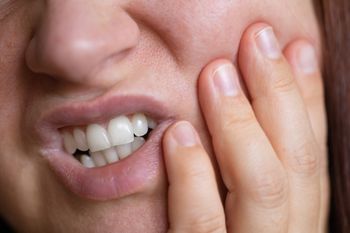 Zaczyna się od zębów, a kończy u psychiatry. Cierpi nawet co trzeci Polak