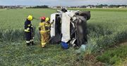 Poważny wypadek w Strzelcach Opolskich. Mercedes uderzył w nasyp