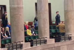 Sejm nie odrzucił weta Nawrockiego. Aktywistka wyrzucona z sali