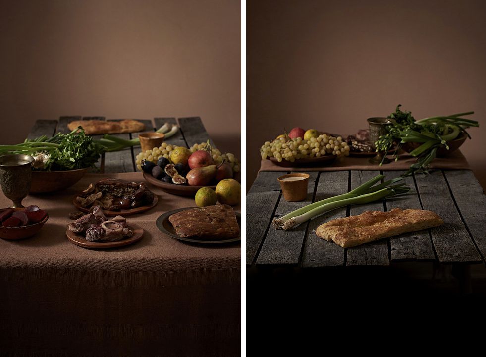 Starożytny Egipt. Fotografie Hargreaves i Levin dają do myślenia. W każdym dyptyku autorzy przedstawiają przykładowy posiłek ludzi bogatych (po lewej stronie) oraz ludzi biednych (po prawej). Różnice są diametralne.