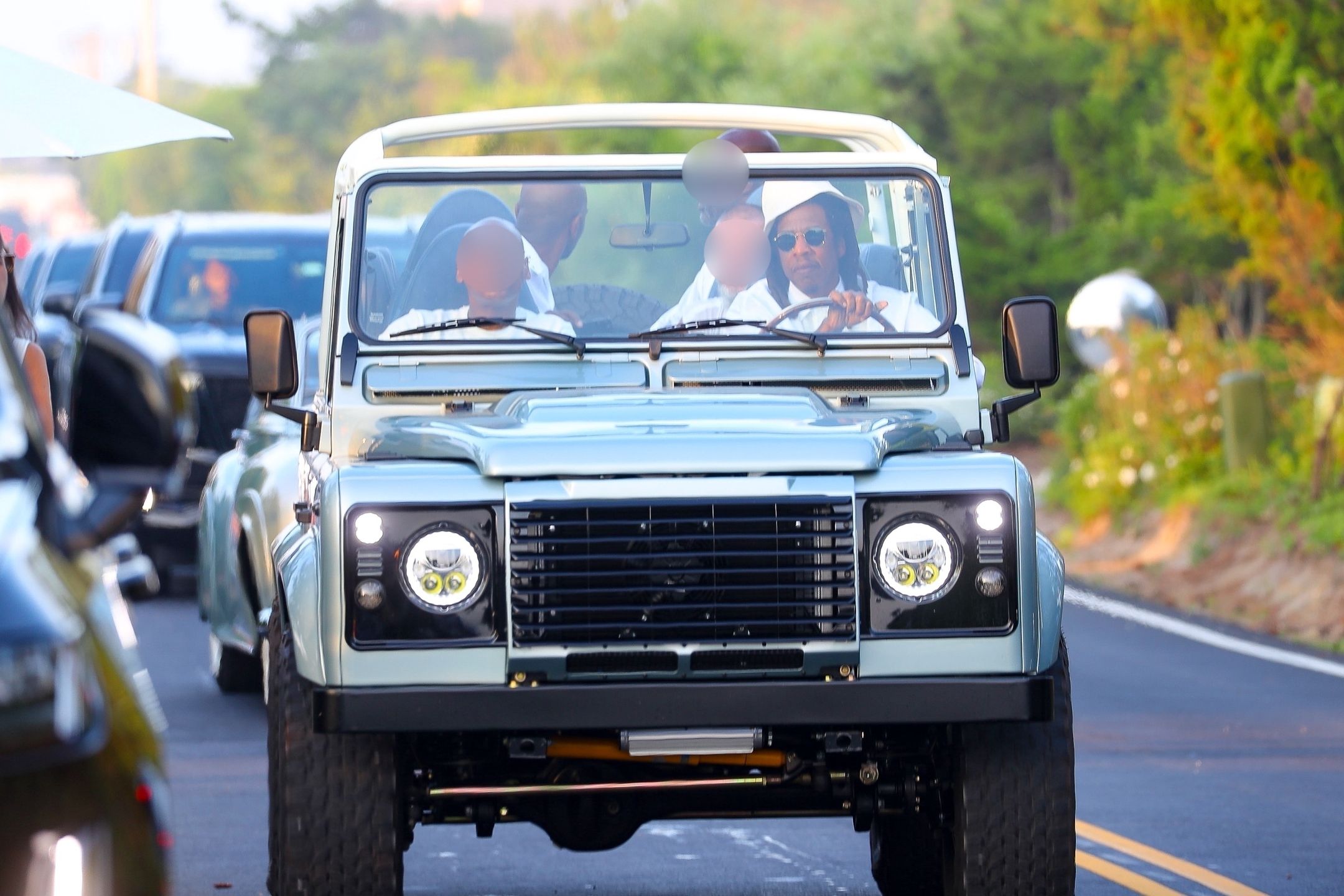 Tłum gwiazd na imprezie bogatego biznesmena