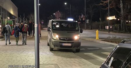Miał trzy zakazy prowadzenia pojazdów. Chciał pracować na taxi