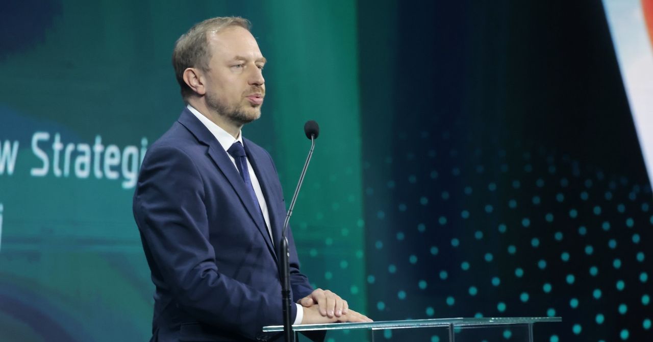 W Dębogórzu powstał paliwowy kolos