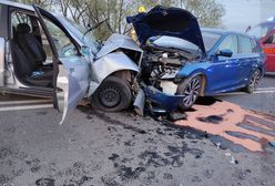 Zderzenie czołowe na DK8. Wstrząsające zdjęcia z miejsca wypadku