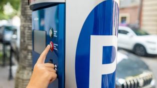 Fala oszustw w Krakowie. Ostrzeżenie przed kodami QR na parkomatach