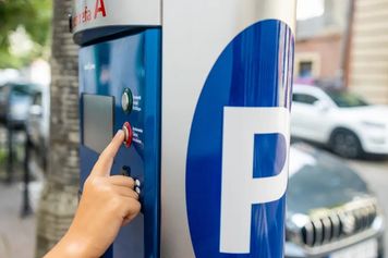 Fala oszustw w Krakowie. Ostrzeżenie przed kodami QR na parkomatach