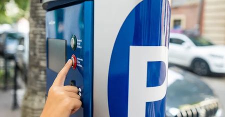 Fala oszustw w Krakowie. Ostrzeżenie przed kodami QR na parkomatach